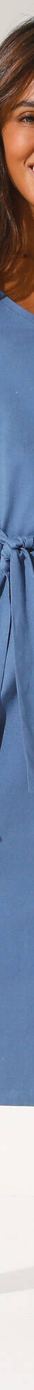 Robe mi-longue ceinturée col V, maille unie (bleu grisé) Robe mi-longue ceinturée col V, maille unie (bleu grisé)